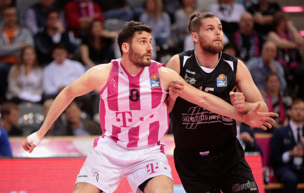 站稳脚跟 站稳脚跟