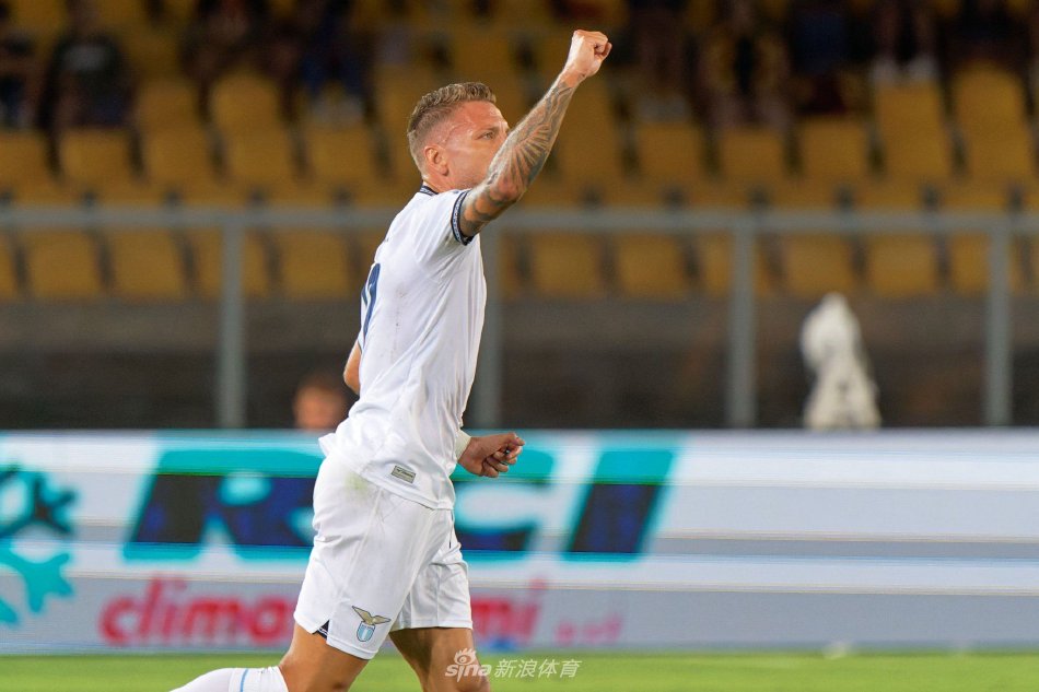 舞台上继续 舞台上继续