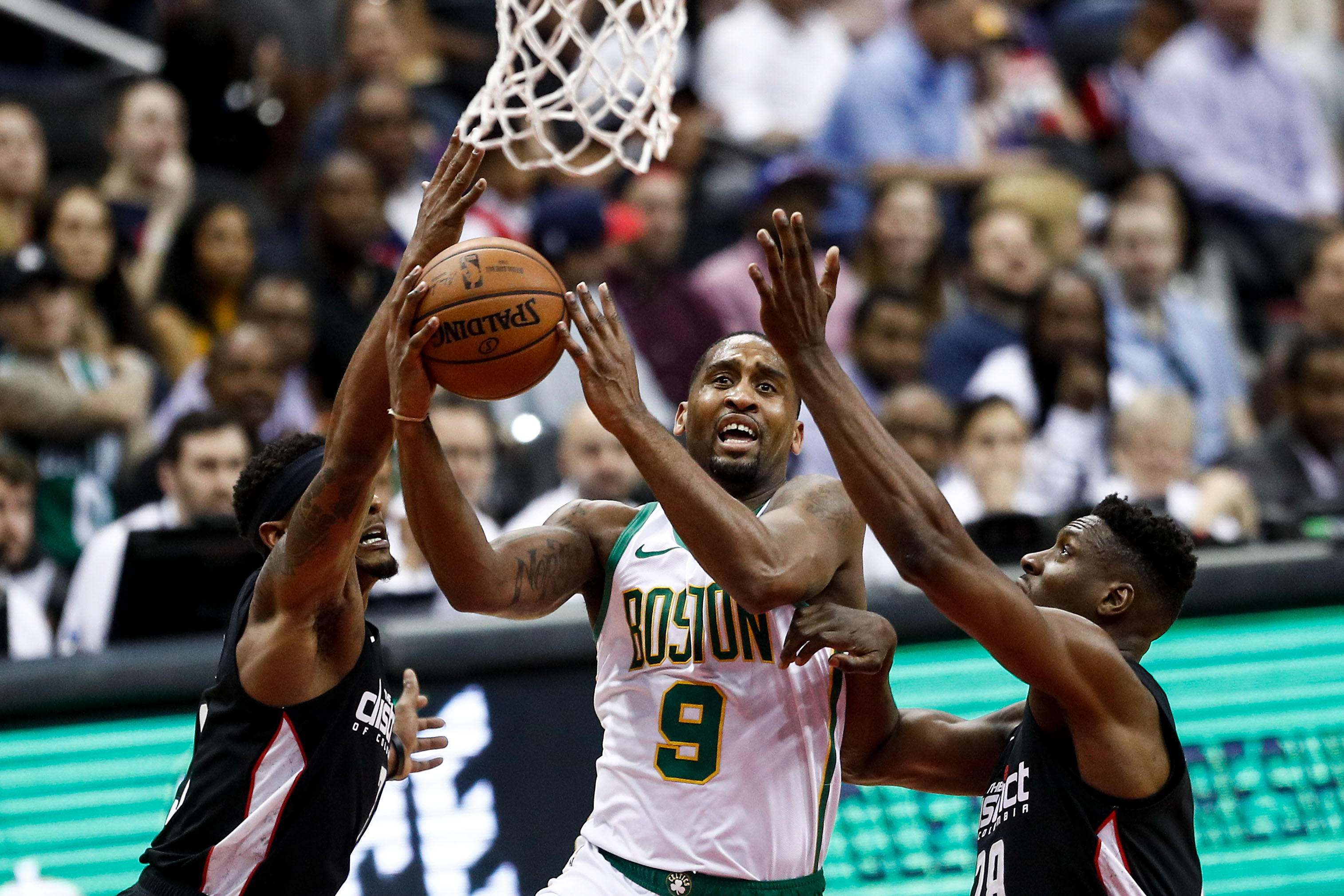 出巨大的足 出巨大的足